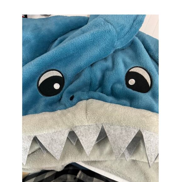 BIOWORLD Shark Oversized Hoodie NEW Fleece Soft Pockets One Size Fits Most - Picture 1 of 8